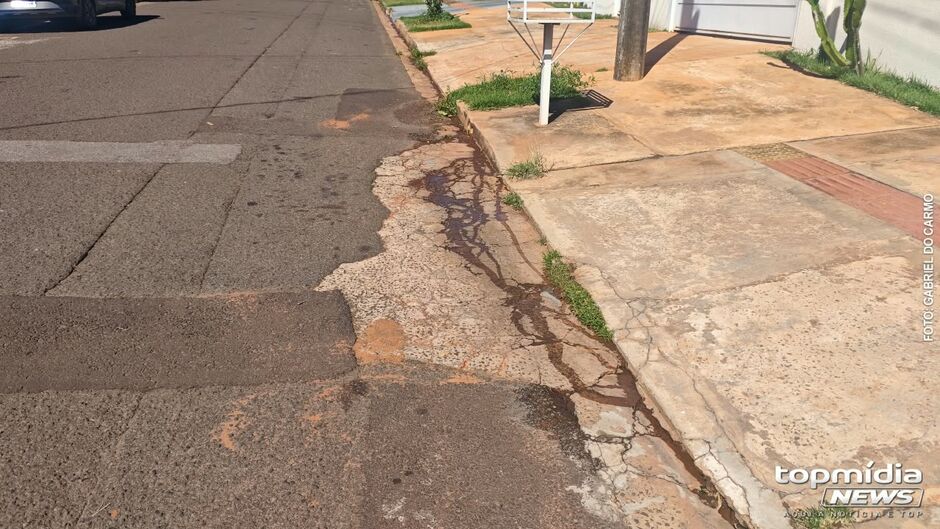 Bueiros vivem com &aacute;gua parada no Montevid&eacute;u