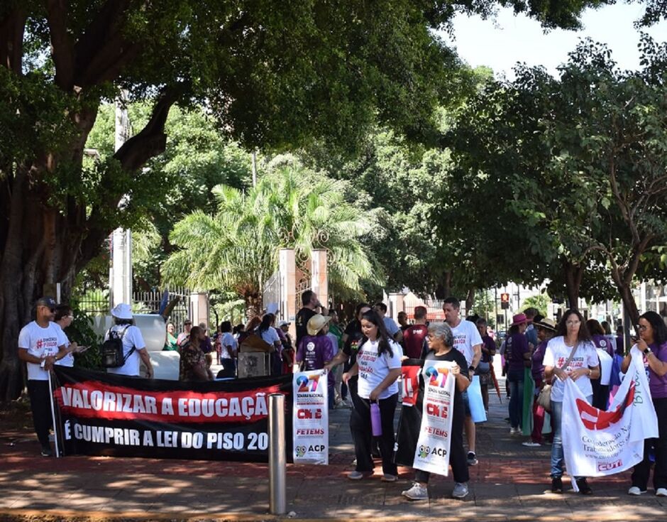 Professores lutam por valoriza&ccedil;&atilde;o 