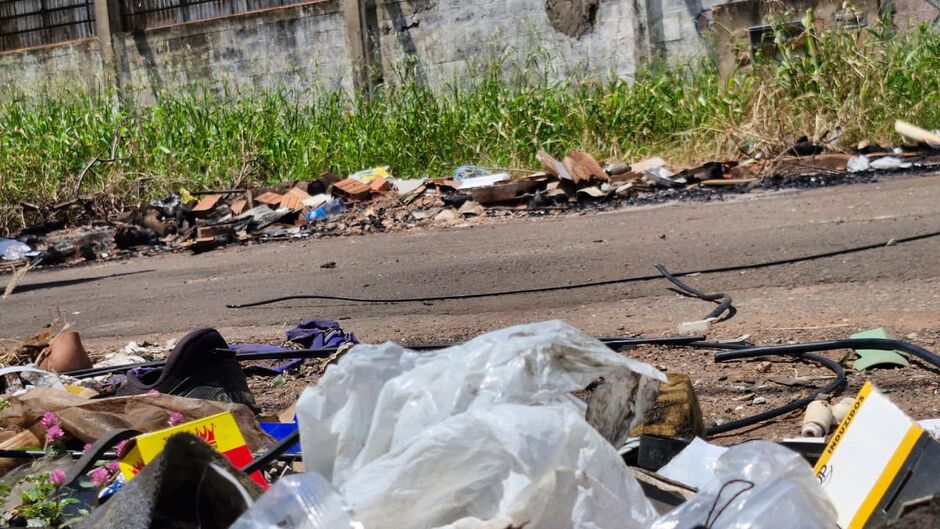 Moradores cobram rondas policiais no Jockey Club, onde aglomera&ccedil;&atilde;o de usu&aacute;rios de drogas e descarte irregular de lixo viraram problemas di&aacute;rios
