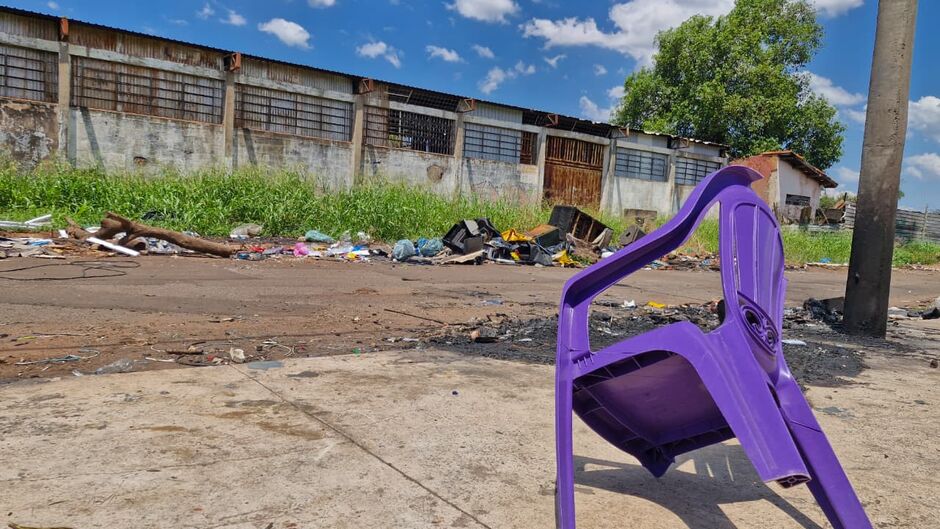 Moradores cobram rondas policiais no Jockey Club, onde aglomera&ccedil;&atilde;o de usu&aacute;rios de drogas e descarte irregular de lixo viraram problemas di&aacute;rios