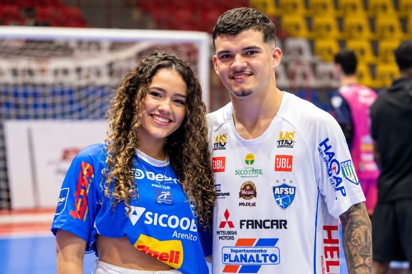 Stefanni Cristiane Prieto Santos junto do namorado Felipe Sposito