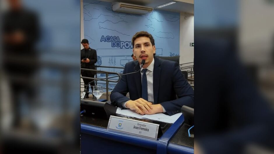Pedido foi feito em meio &agrave; plen&aacute;rio cheio