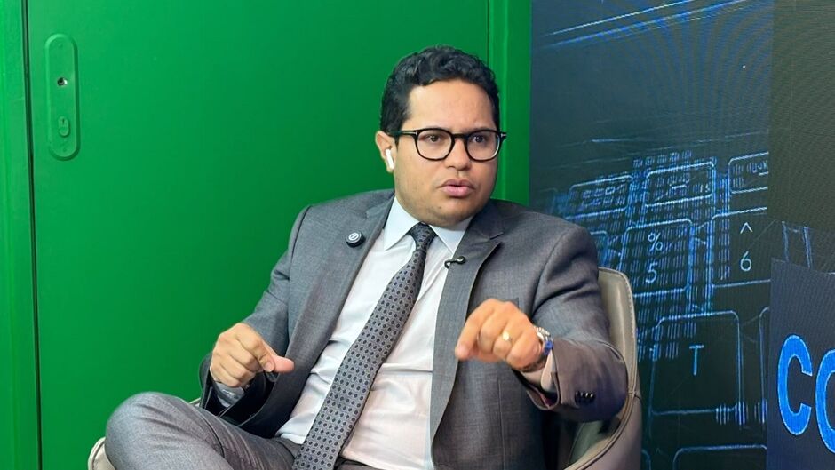 Papy diz que precariedade &eacute; in&eacute;dita