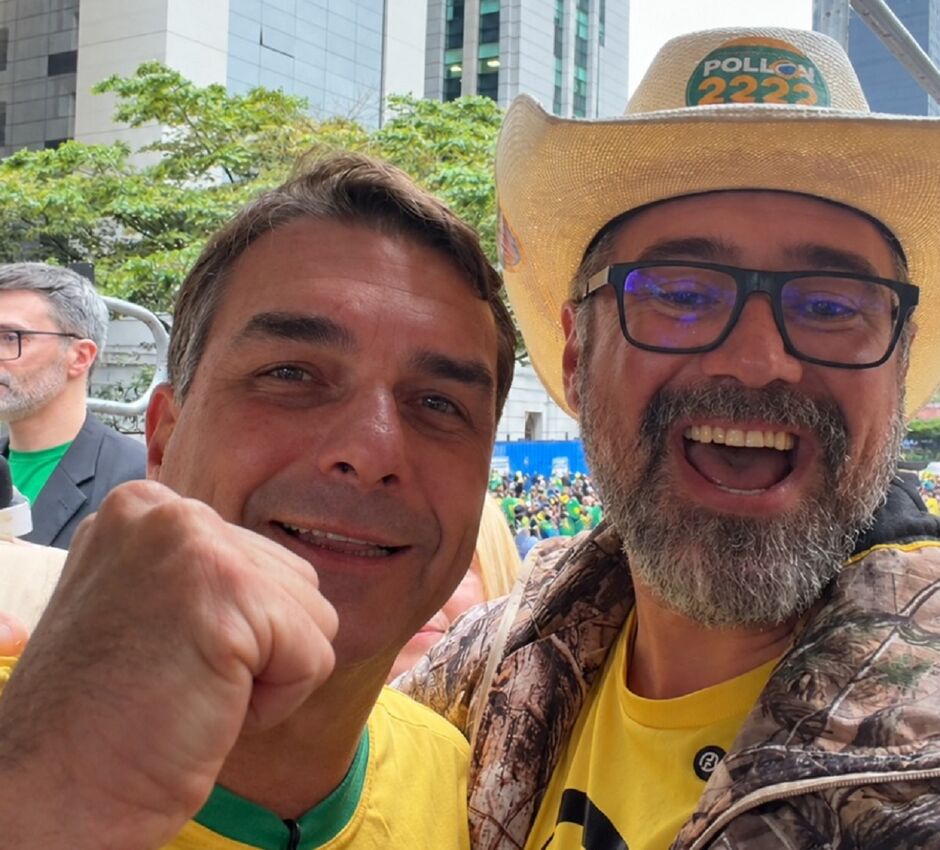 Pollon refor&ccedil;a pedido para voto em Fl&aacute;vio 