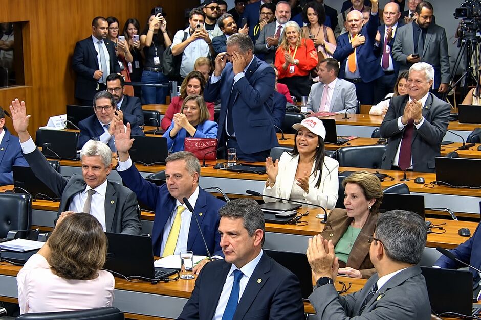 Tereza votou contra fim da Escala 6x1