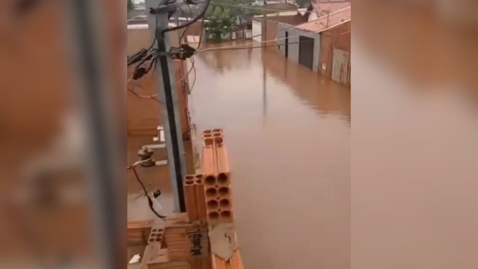 Situa&ccedil;&atilde;o do Condom&iacute;nio Rui Pimentel no Centro Oeste