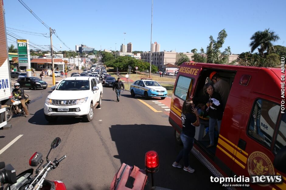 Vítimas foram socorridas pelos bombeiros