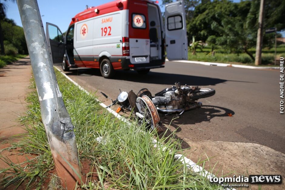 Moto também ficou danificada