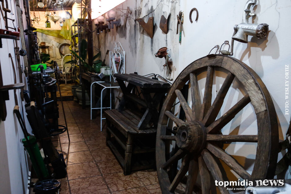 Loja de antiguidades tem mais de mil peças