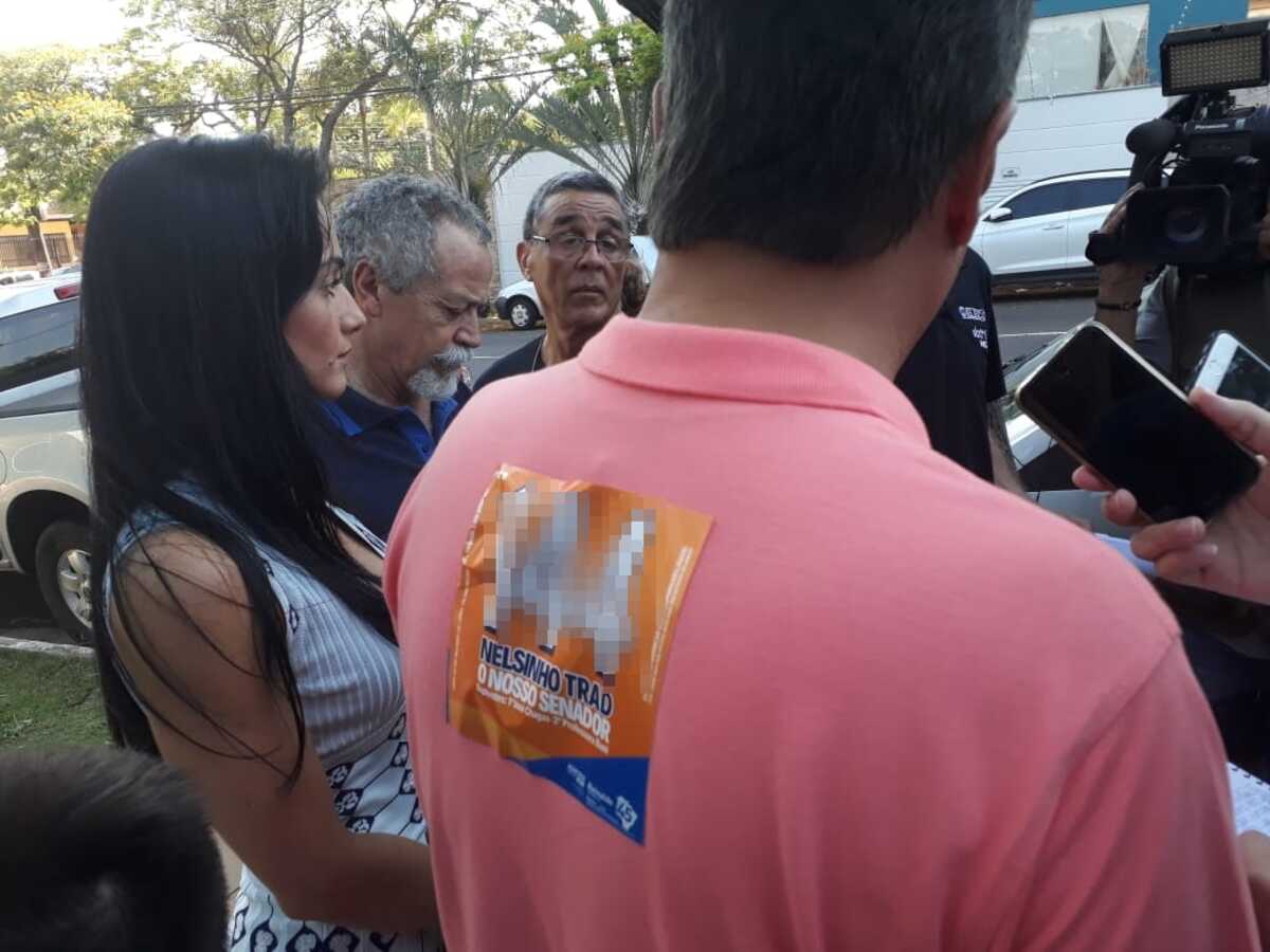 Reinaldo Colas Na Lata: pronto para acompanhar Reinaldo, Nelsinho cola adesivo nas ...