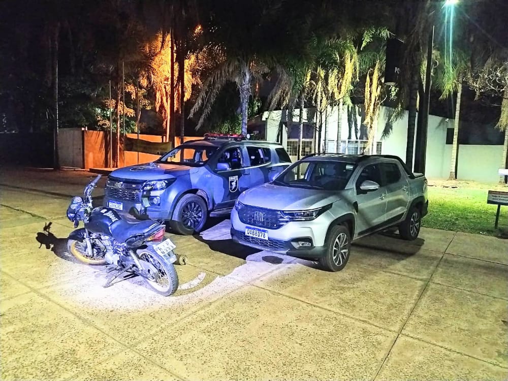 Fiat Toro roubada e moto usada no crime 