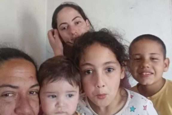 Família de Hector come ossos para sobreviver 