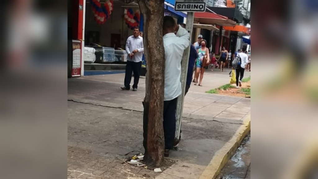 Religiosos chamam atenção no centro 