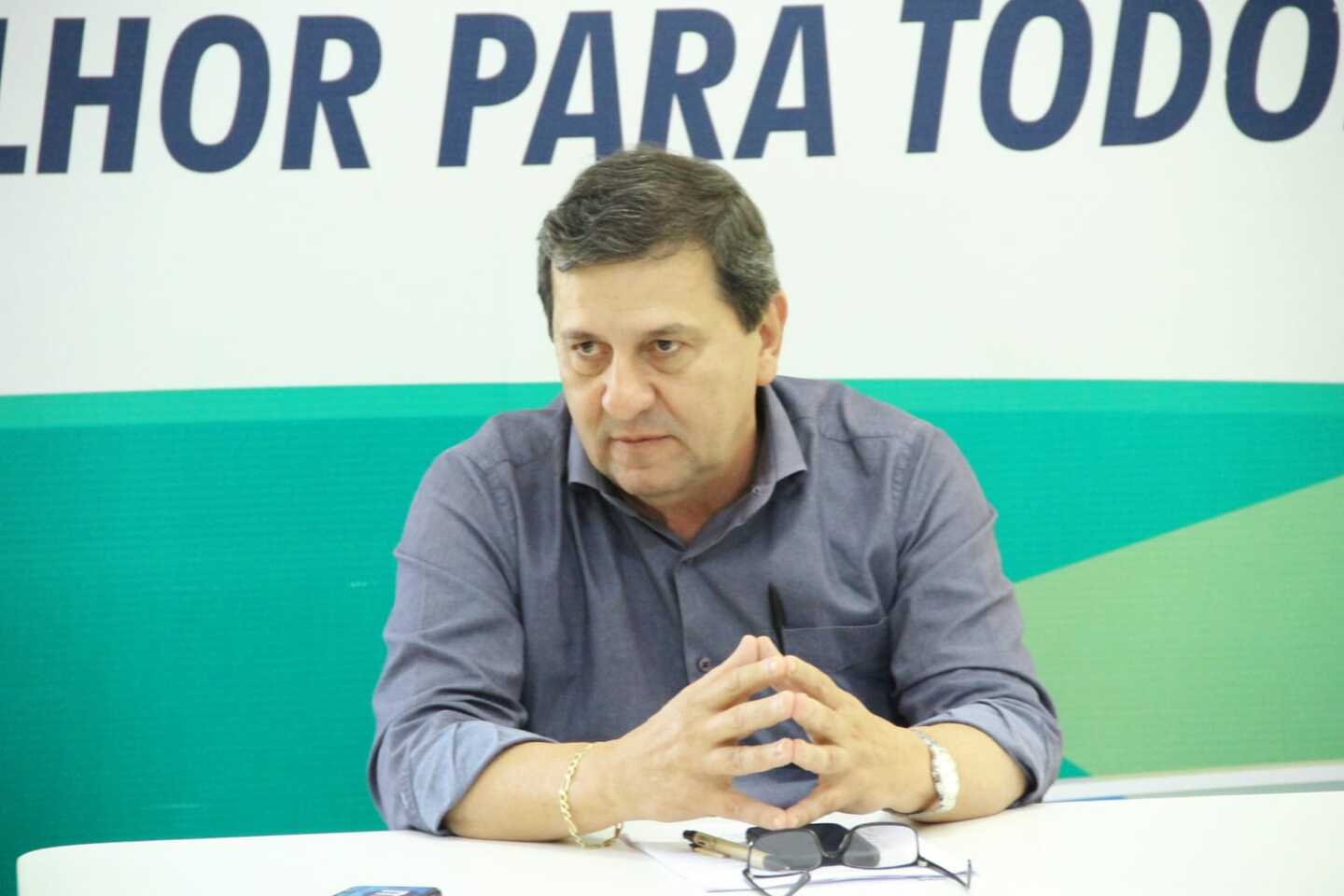 Reinaldo Azambuja assume o cargo no partido