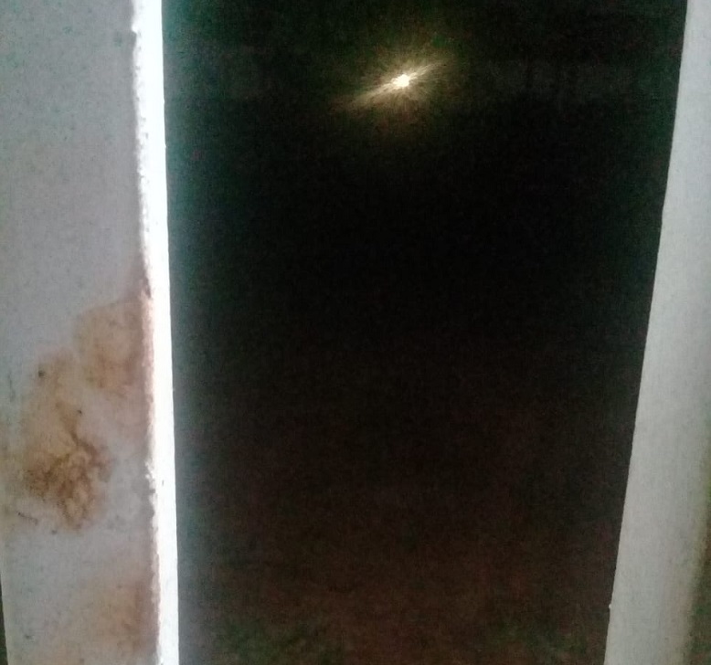 Ladrão destruiu padrão para levar fios de cobre