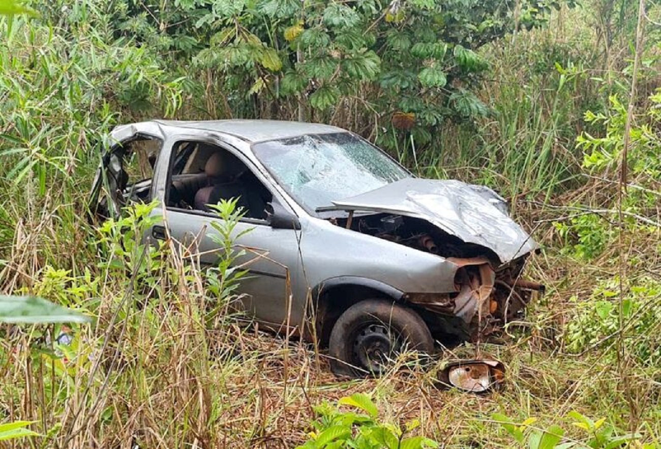 Rapaz foi arremessado do veículo na BR-376