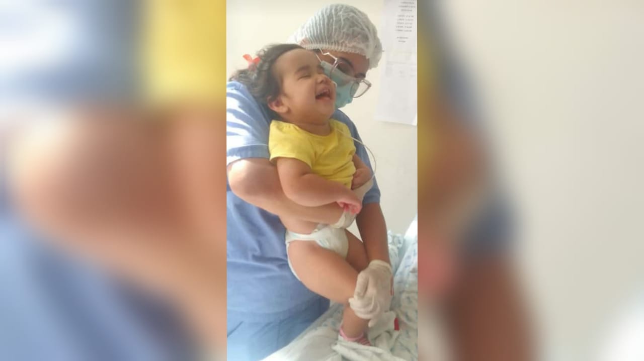 Valentina tem dificuldade para se movimentar 