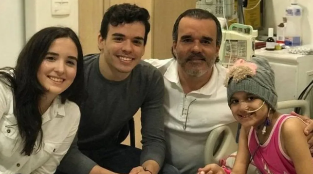 Pai ao lado dos filhos antes de falecerem