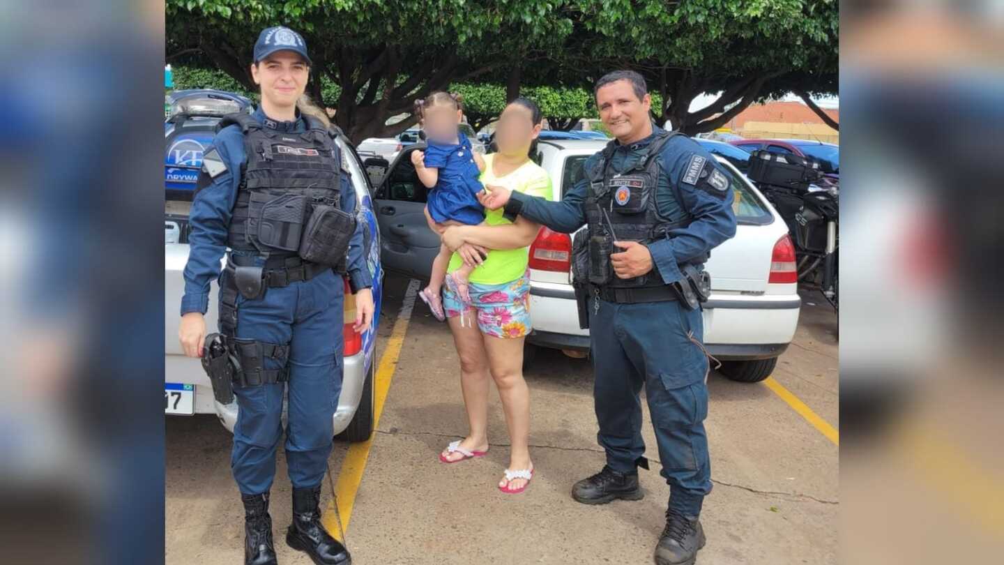 Mãe tirou foto com 'heróis' da filha 