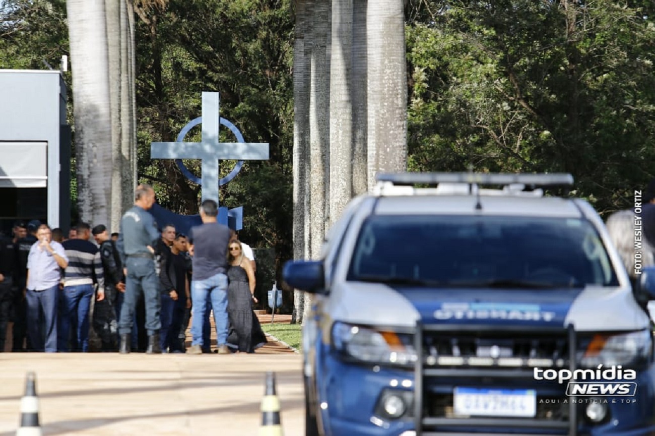 Enterro De Pm Morto Pela Esposa é Marcado Por Silêncio Da Família Em Campo Grande Vídeo 2548