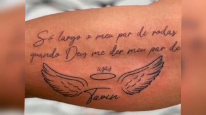 M&atilde;e, tia e namorada fizeram homenagem ao rapaz