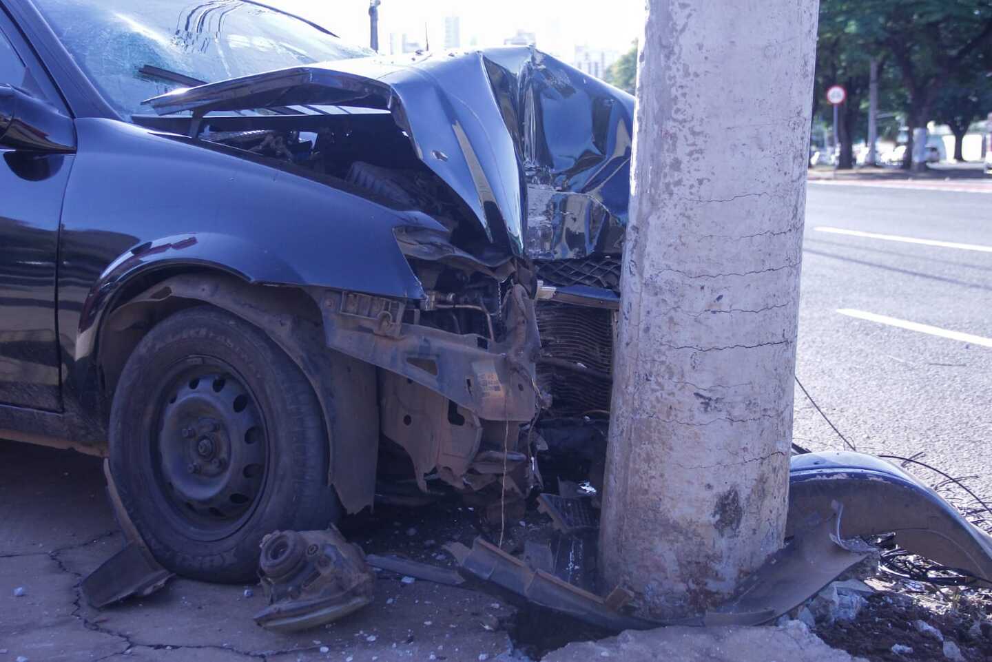 Passageira De Carro Que Bateu Em Poste Na Afonso Pena Passa Por ...