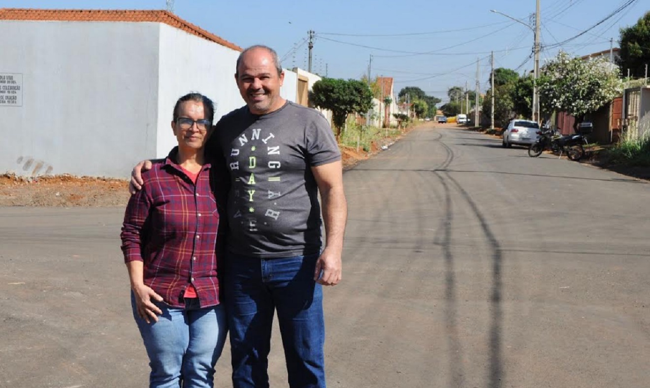 Adriane celebrou obras com moradores 