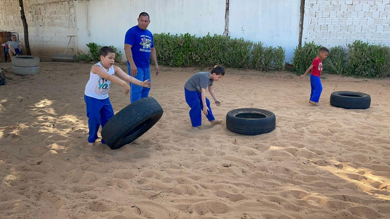 Projeto Flor de Cerejeira auxilía na integração de crianças autistas através do judô