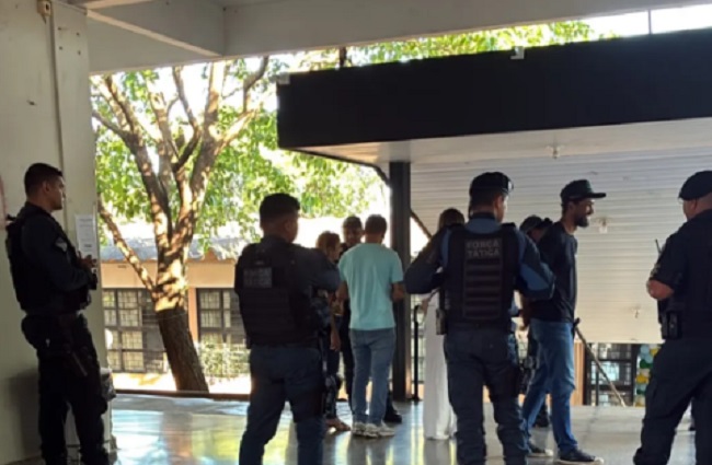 Cartazes foram gerados por IA 