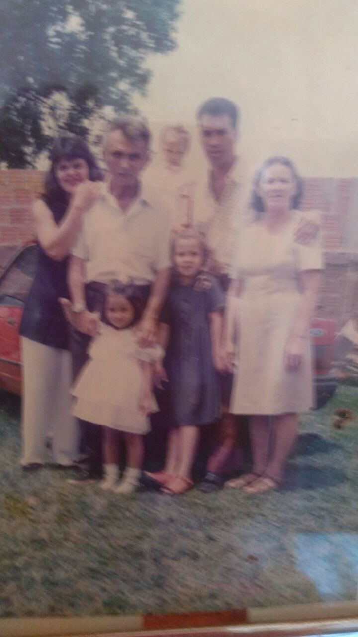 Manoel Bier acompanhado da filha Edna, do genro Antenor e das netas, Elizabete, Jenniffer e Danielle